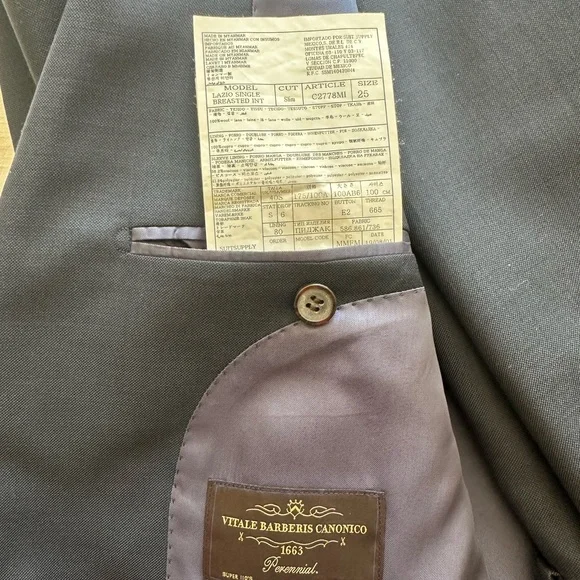 Suitsupply S110’s Midnight Blue Lazio Suit